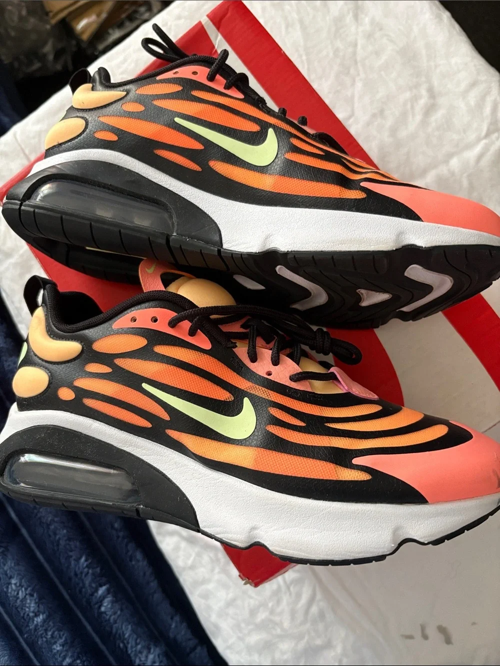 Nike Kids Coral Orange & Black Wave-Pattern Sneakers